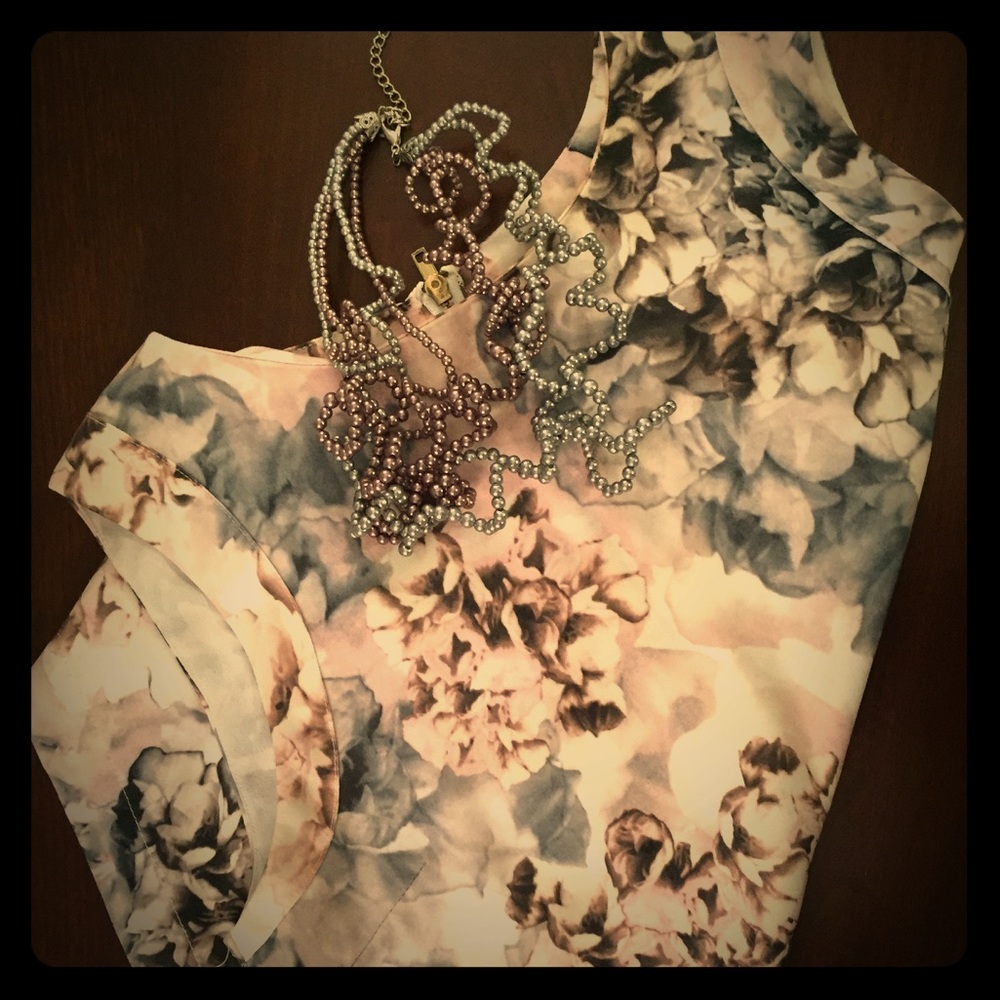 Darling Dalia sleeveless top.  Size xs.